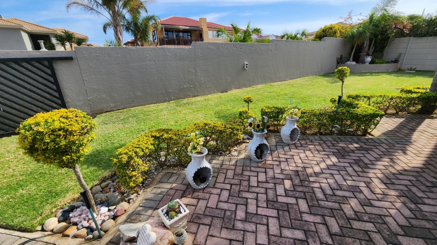 4 Bedroom Property for Sale in Menkenkop Western Cape